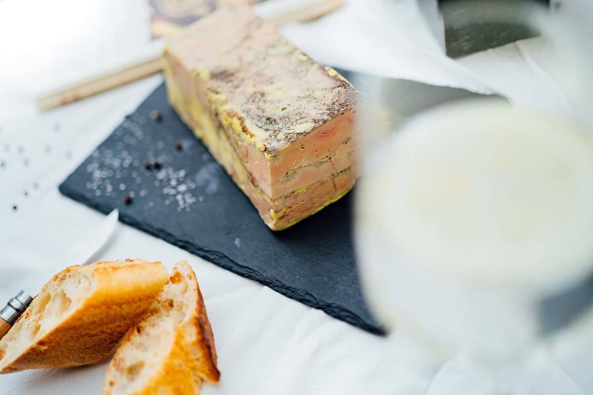 Foie gras maison et pain grillé à L'Entrepotes